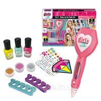 لعبه الأظافر هذه دعي طفلك يعرض قدراته الفنية. تتضمن المجموعة مجموعة متنوعة من الألوان واللمعان وملصقات فن الأظافر تعتبر المنتجات آمنة لإضافتها إلى الأشياء المفضلة لطفلك لأنها مصنوعة من مواد كيميائية غير سامة